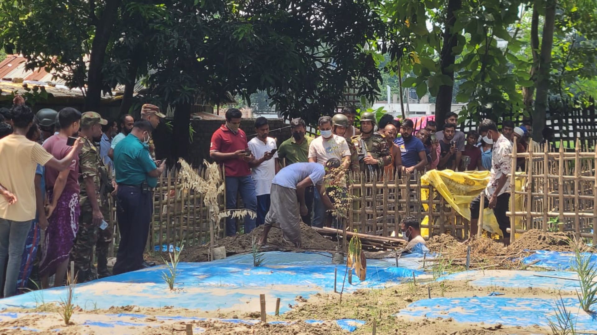 ছাত্র আন্দোলনে নিহত সাজ্জাদের মরদেহ ৪৪ দিন পর কবর থেকে উত্তোলন