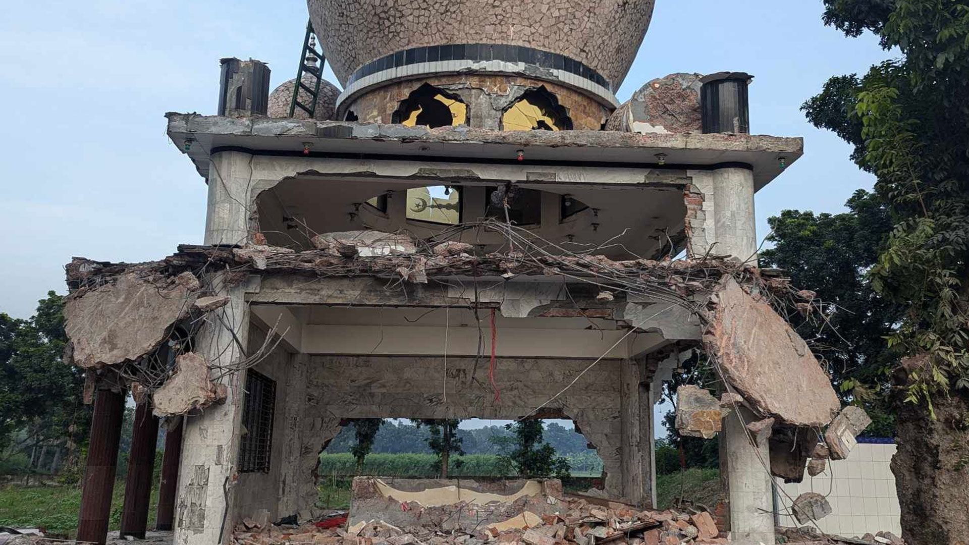 ধামরাইয়ে ২ মাজার ভাঙচুর নিয়ে নির্বিকার প্রশাসন