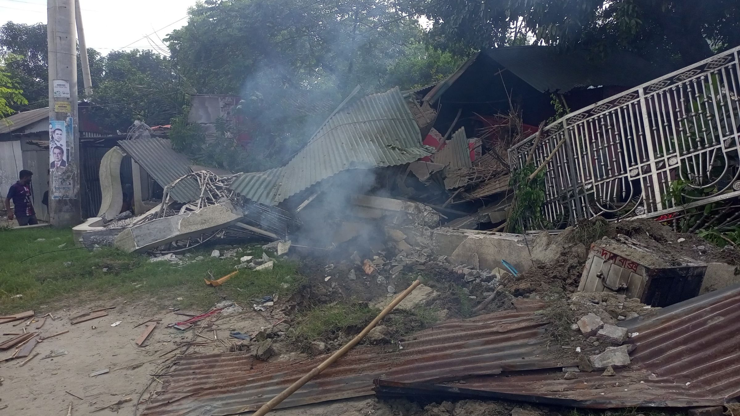 গাজীপুরে মাজারে ভাংঙুর-অগ্নিসংযোগ