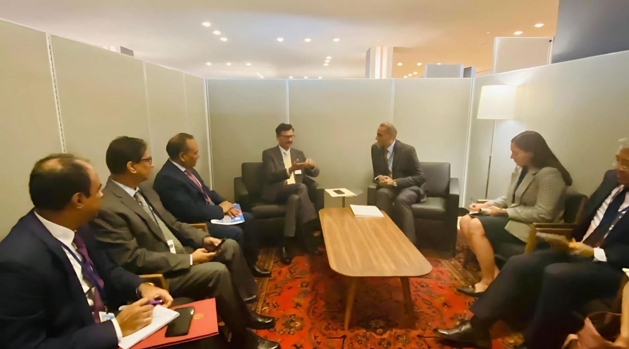 বাংলাদেশে গণতান্ত্রিক রূপান্তর নিয়ে তৌহিদ হোসেন ও রিচার্ড ভার্মার বৈঠক