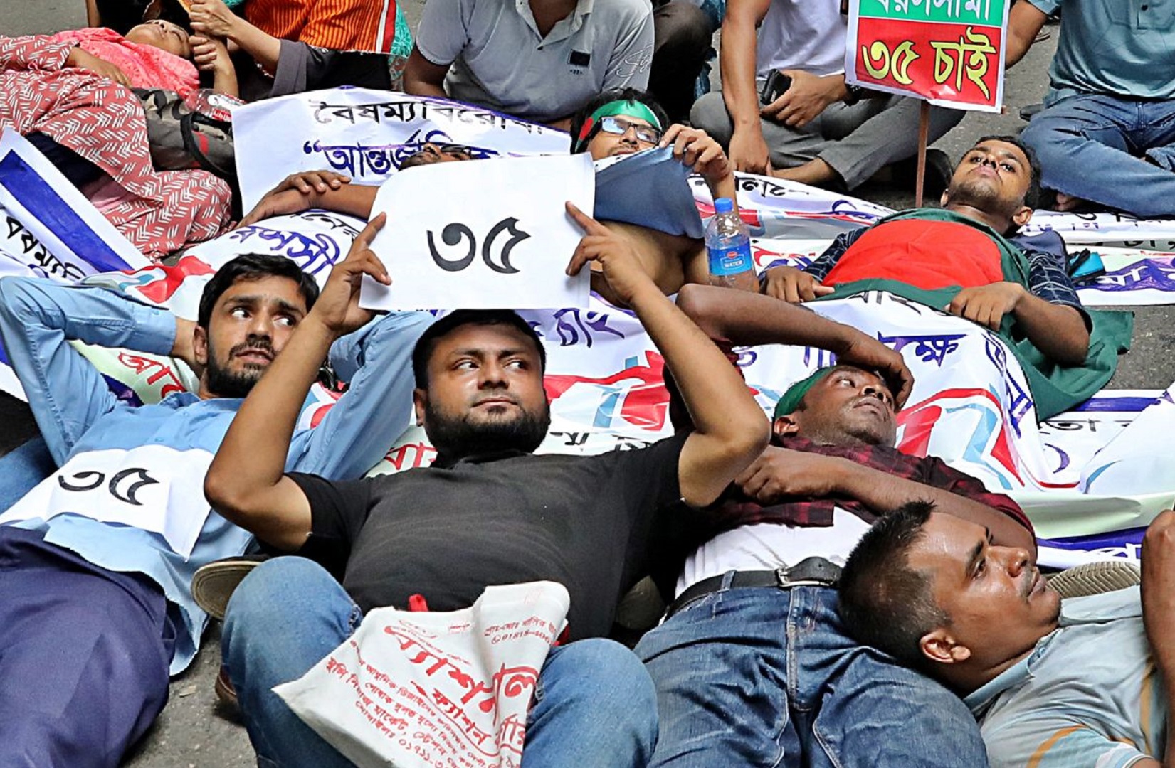 সরকারি চাকরিতে প্রবেশের বয়সসীমা ৩২-৩৩ বছর হতে পারে