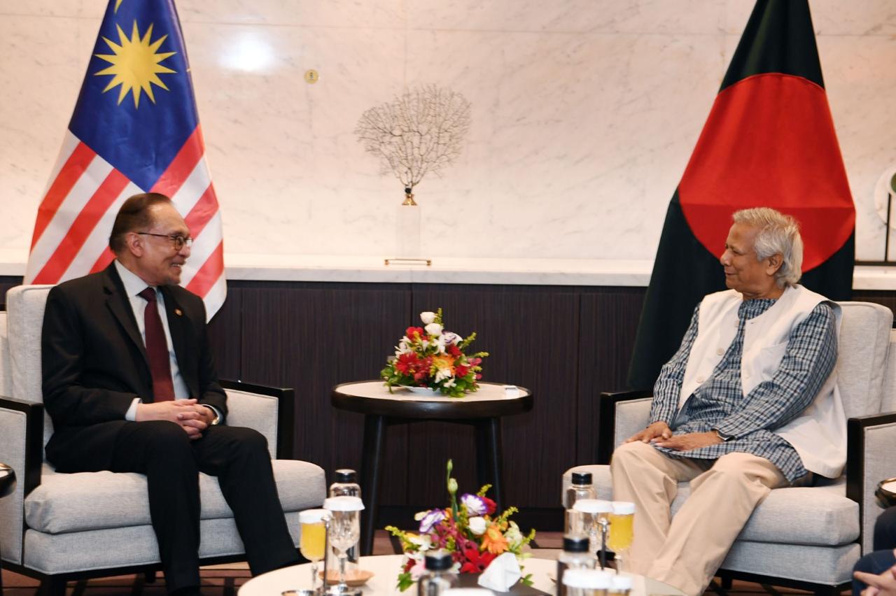 মালয়েশিয়া যেতে না পারা বাংলাদেশি কর্মীদের বিষয়টি বিবেচনা করা হবে: আনোয়ার ইব্রাহিম