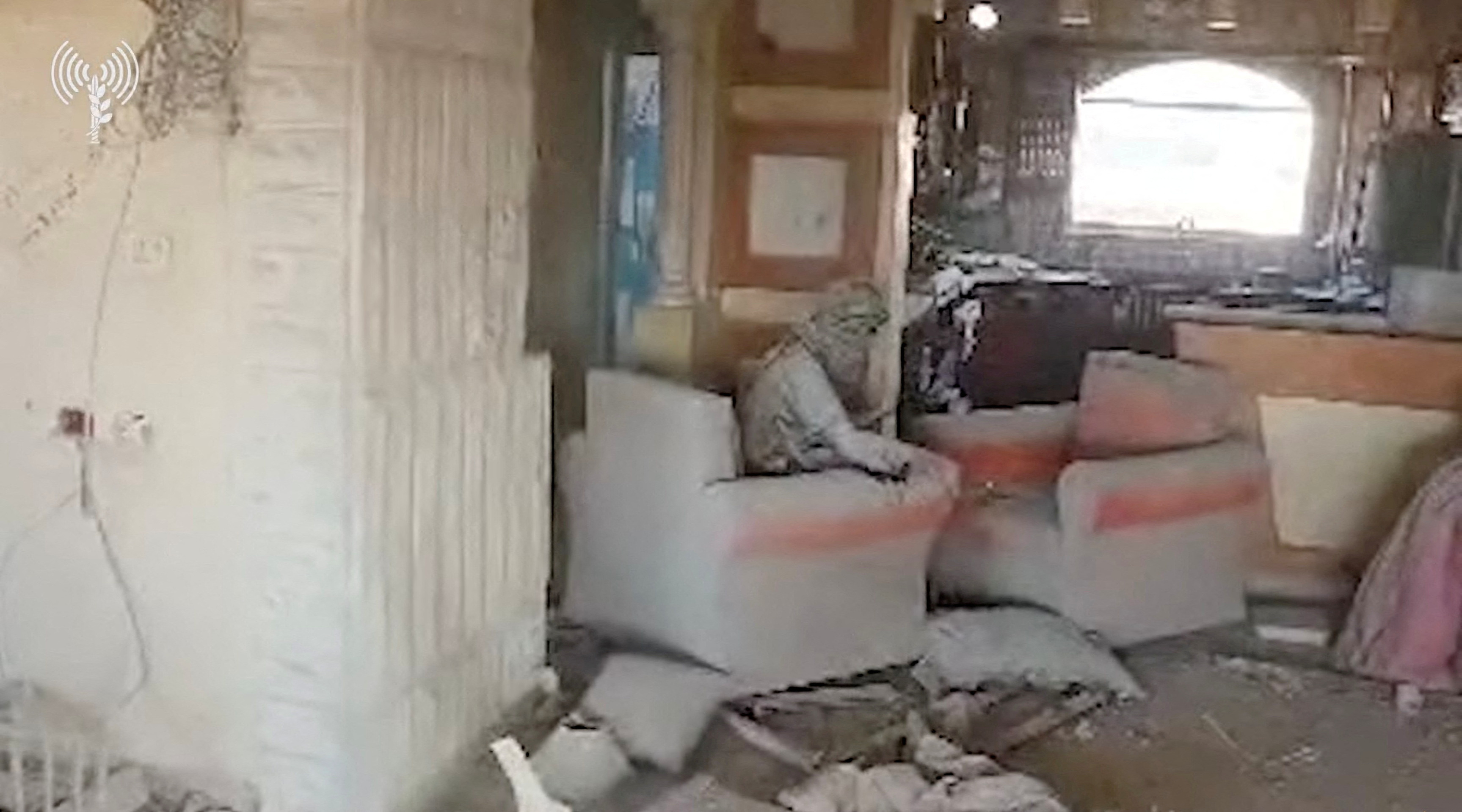 সিনওয়ারের অন্তিম মুহূর্তের ড্রোন ফুটেজ প্রকাশ করল ইসরায়েল