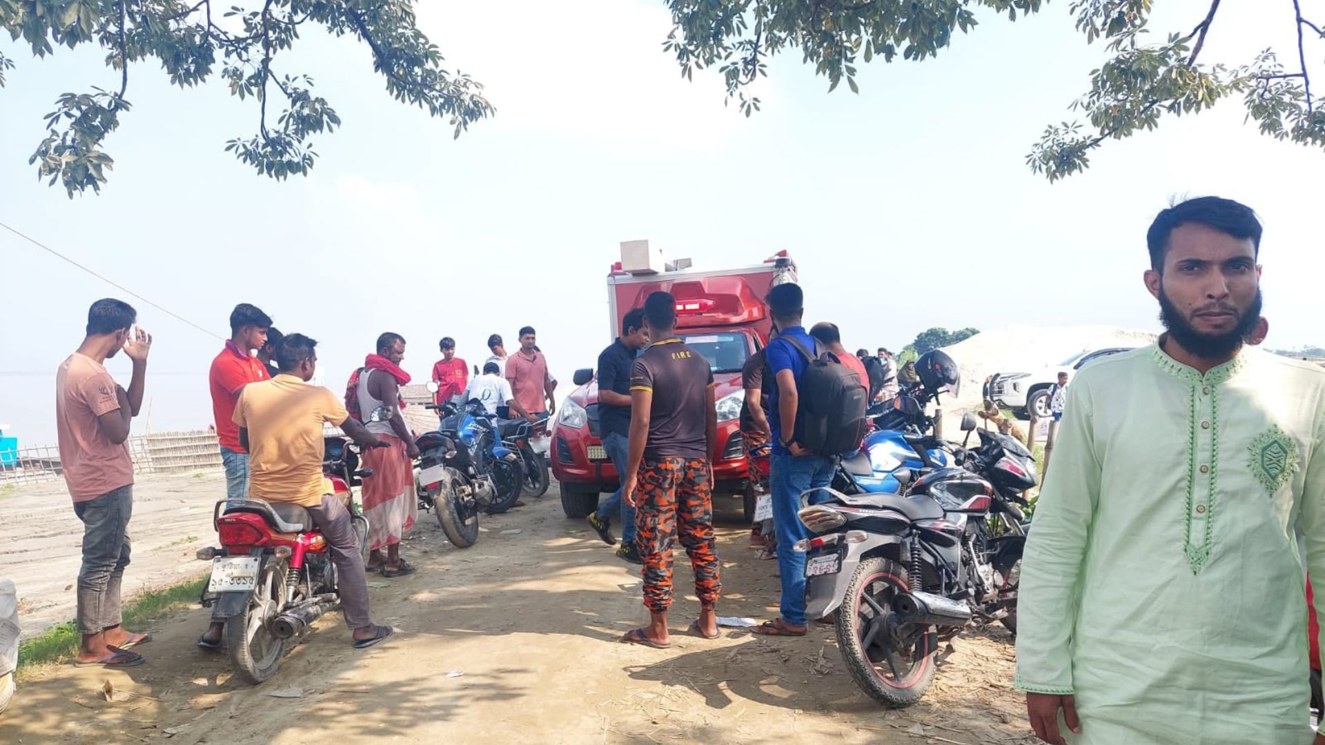 জেলেদের সঙ্গে সংঘর্ষের পর পদ্মায় নিখোঁজ ২ এএসআই