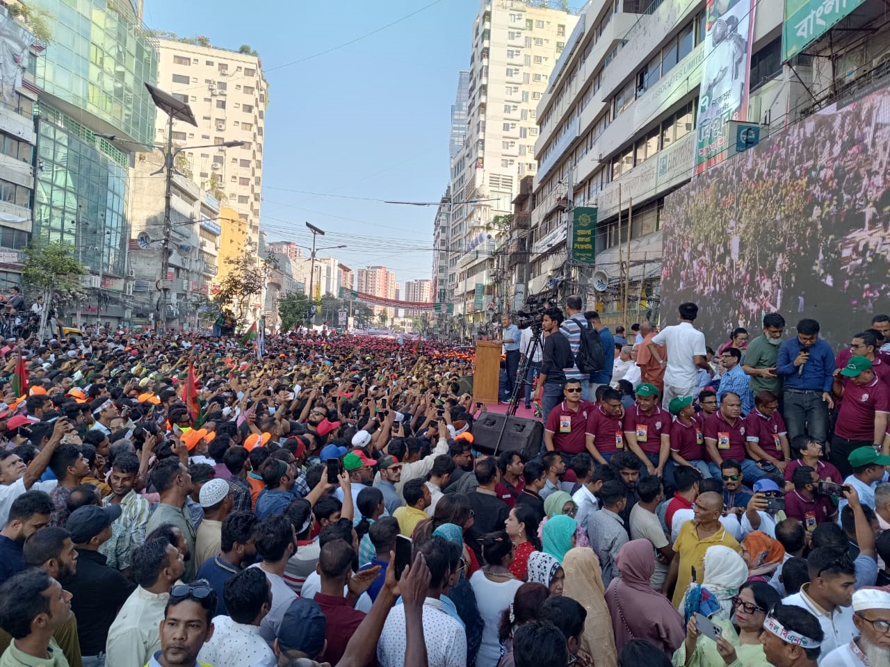 শোভাযাত্রার আগে নয়াপল্টনে বিএনপি নেতাকর্মীদের ঢল