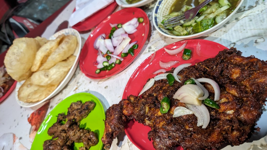 সেলিম কাবাব ঘর: মন জয় করে নেওয়া এক স্বাদের জাদু