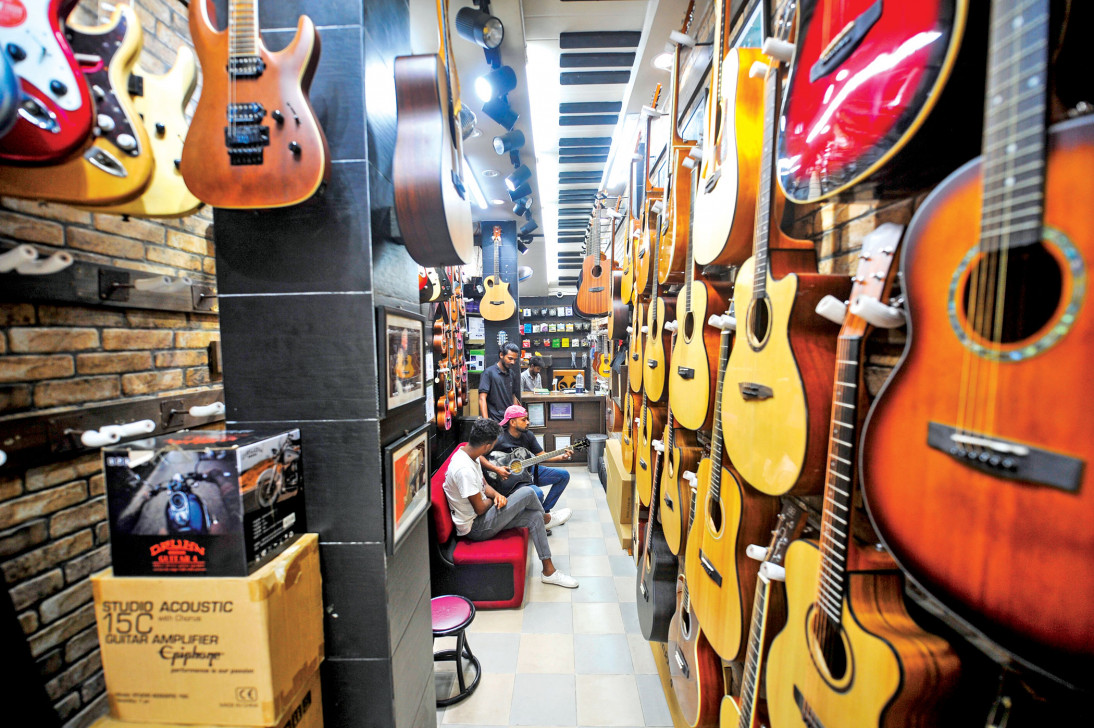 ঢাকায় বাদ্যযন্ত্রের খোঁজ মেলে যেখানে