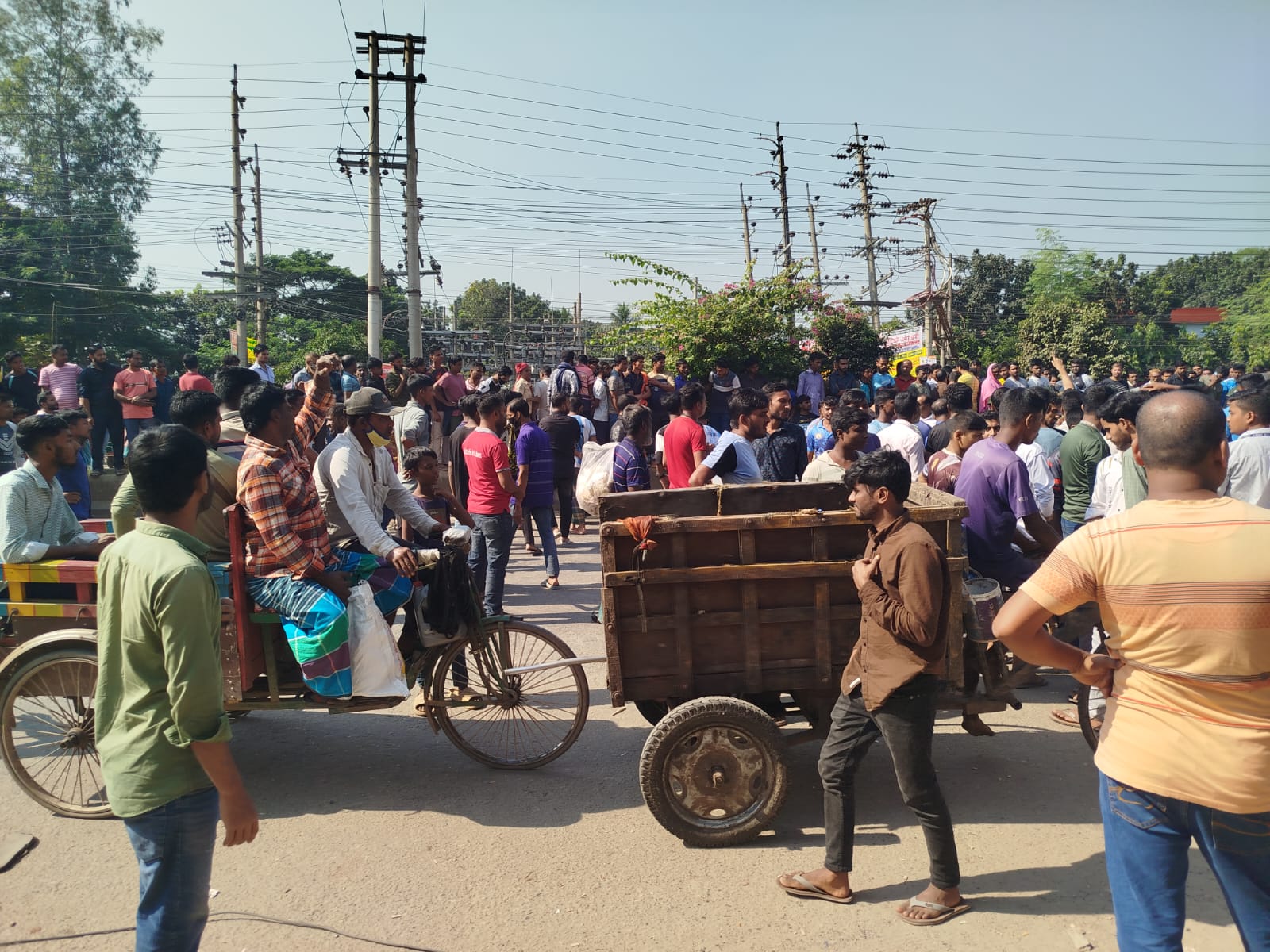 গাজীপুরের সড়কে ফের বেক্সিমকোর শ্রমিকরা