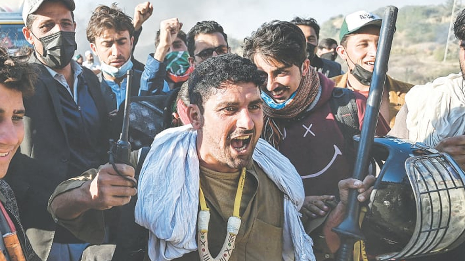 বিক্ষোভে উত্তাল পাকিস্তান, ইসলামাবাদে সেনা মোতায়েন