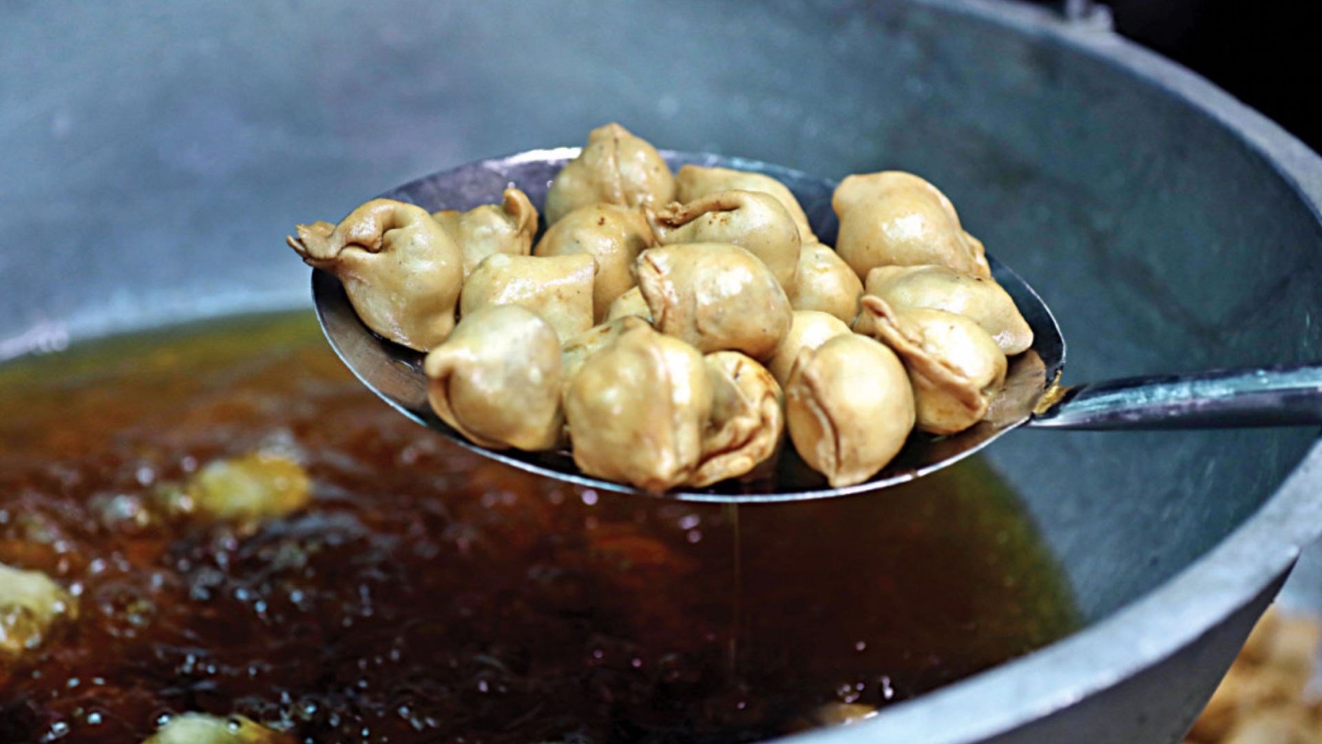 শিঙাড়ায় বাদাম পছন্দ নাকি নয়?