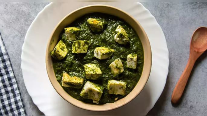 মাছ-মাংসের স্বাদ হার মানাবে পালং শাকের ‘পালক পনির’