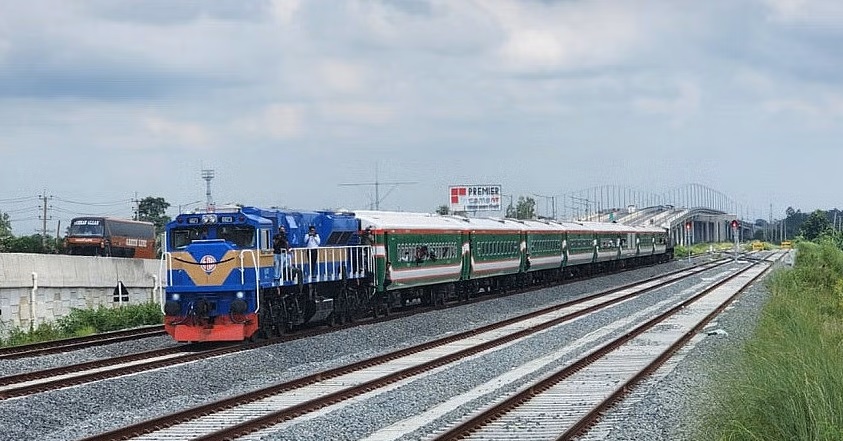 পদ্মাসেতু হয়ে ঢাকা থেকে খুলনা ও বেনাপোলে ২ জোড়া ট্রেন চালু ২৪ ডিসেম্বর