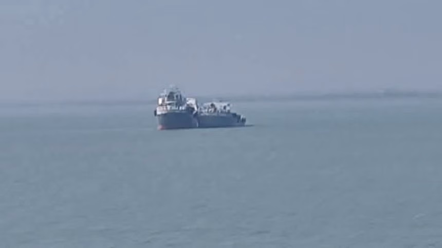জাহাজে ৭ খুন: ৪ দাবিতে বন্ধ হলো পণ্যবাহী নৌযান চলাচল