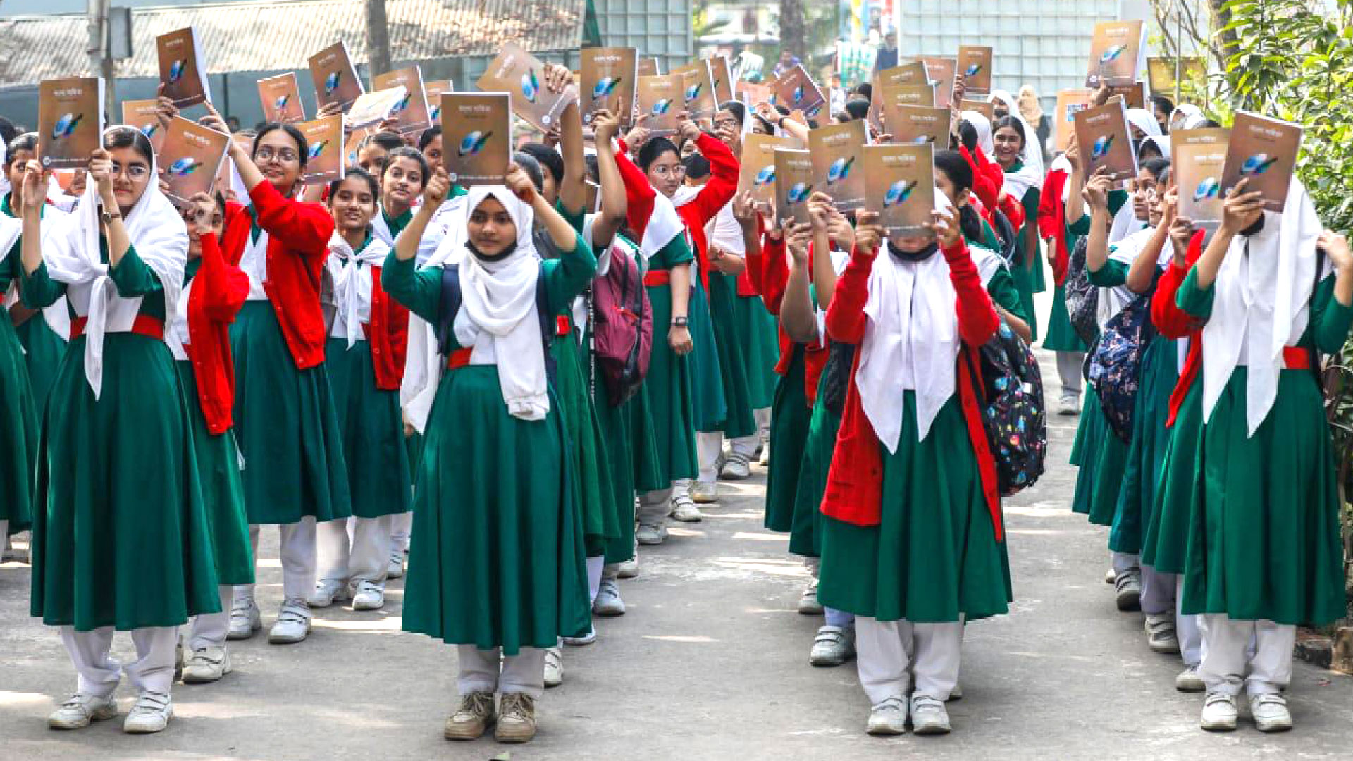 চট্টগ্রামে প্রাথমিকে ৪০, মাধ্যমিকে ৩ শতাংশ বই পেল শিক্ষার্থীরা