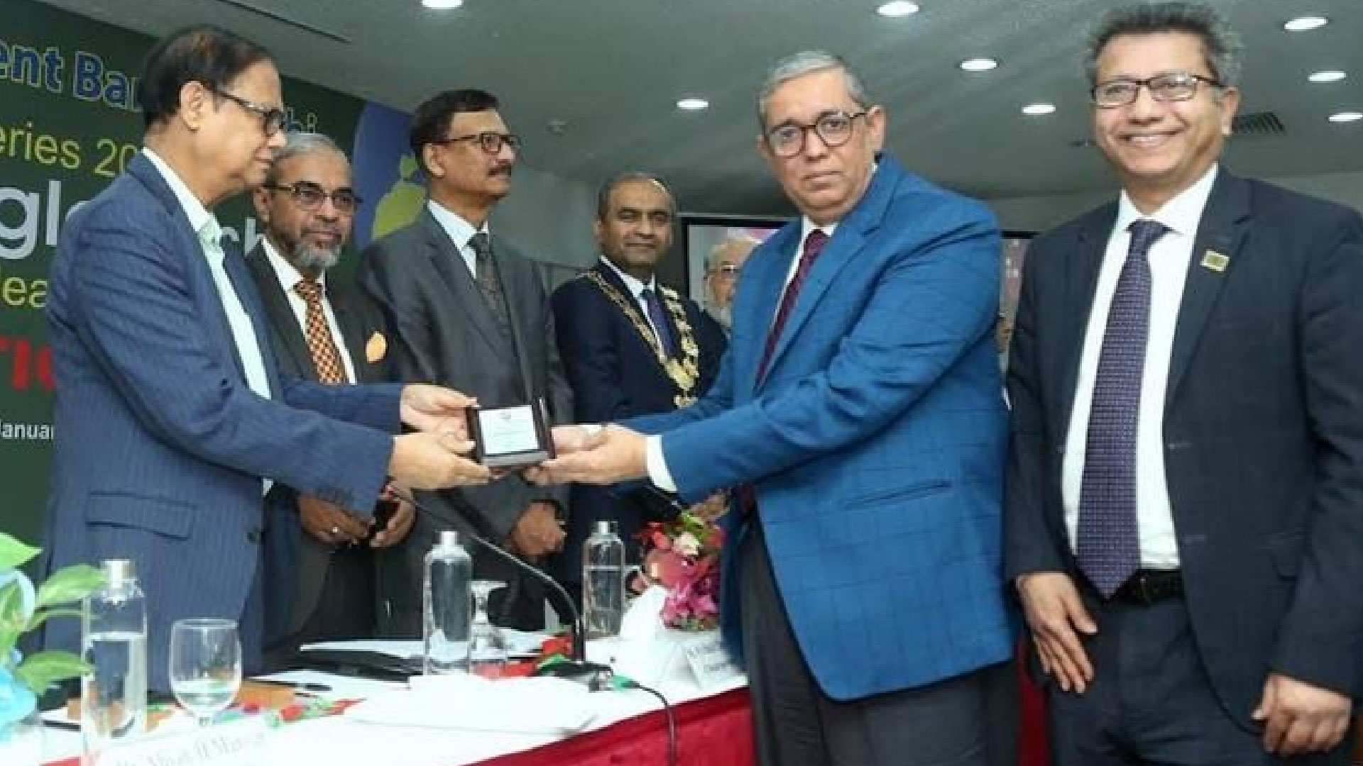 পাচার হওয়া অর্থ উদ্ধারে বিদেশি আইনজীবী নিয়োগ করবে সরকার