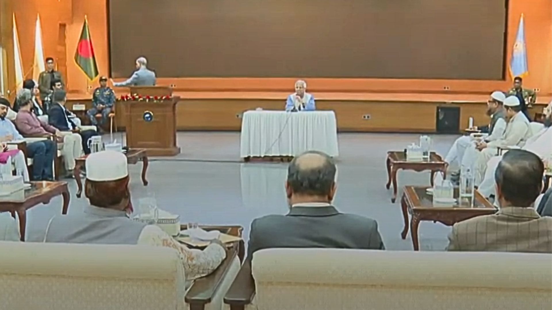 জুলাই ঘোষণাপত্র: প্রধান উপদেষ্টার সঙ্গে সর্বদলীয় বৈঠক শুরু