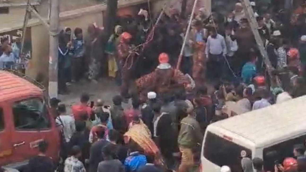 ঢাবিতে গাছ থেকে ঝুলন্ত মরদেহ উদ্ধার, ‘মানসিক সমস্যা ছিল’ ধারণা পুলিশের