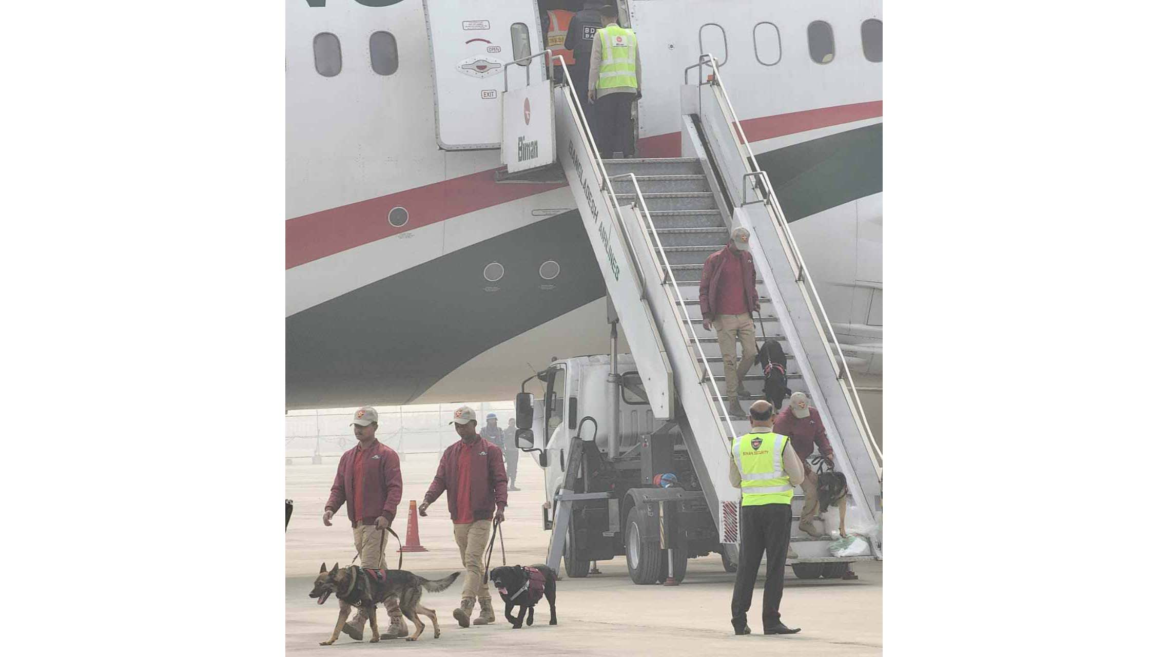 বিমানের সেই ফ্লাইটে বোমা পাওয়া যায়নি, যাত্রীদের তল্লাশি