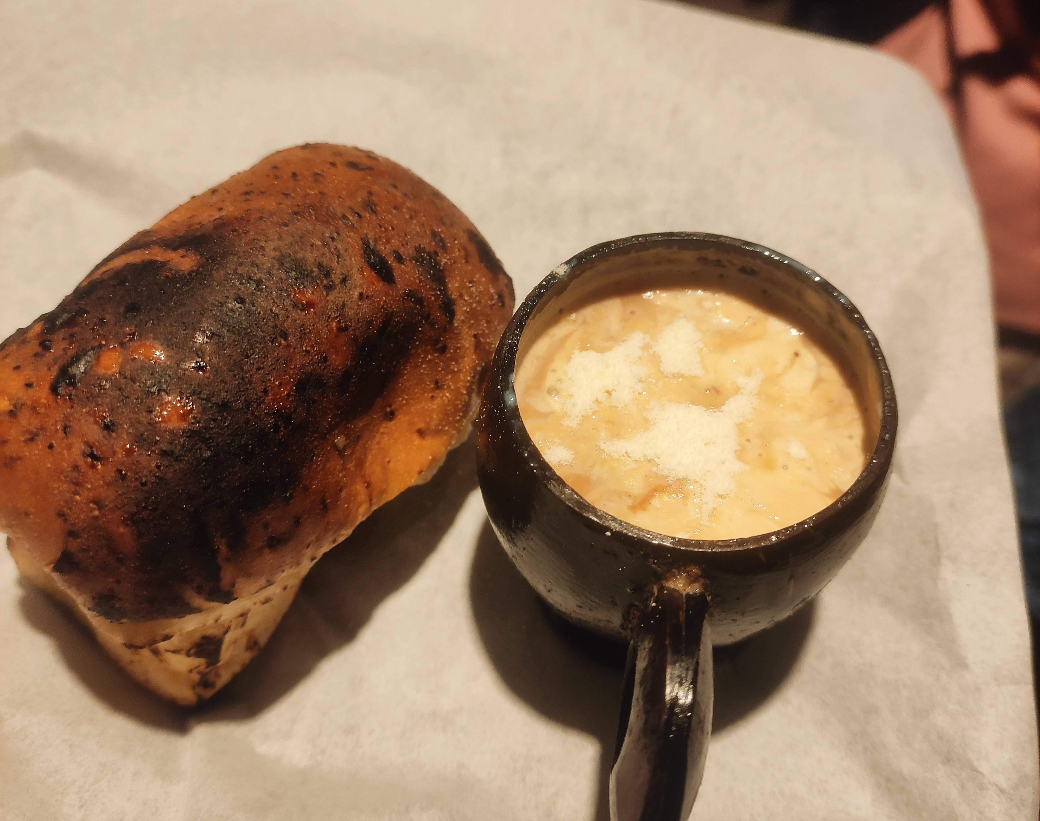 শীতের সন্ধ্যায় ধোঁয়া ওঠা চা আর পোড়া রুটির স্বাদ পেতে