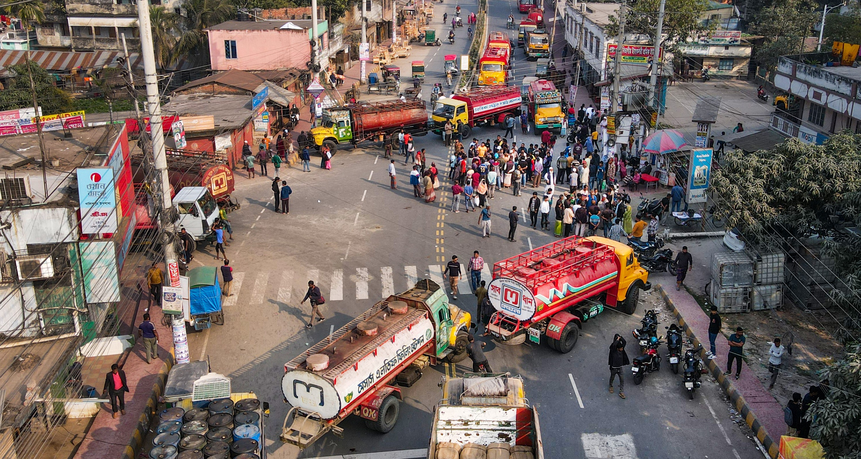 ট্যাংকলরি শ্রমিকদের কর্মবিরতি, ১৪ জেলায় জ্বালানি তেল সরবরাহ বন্ধ