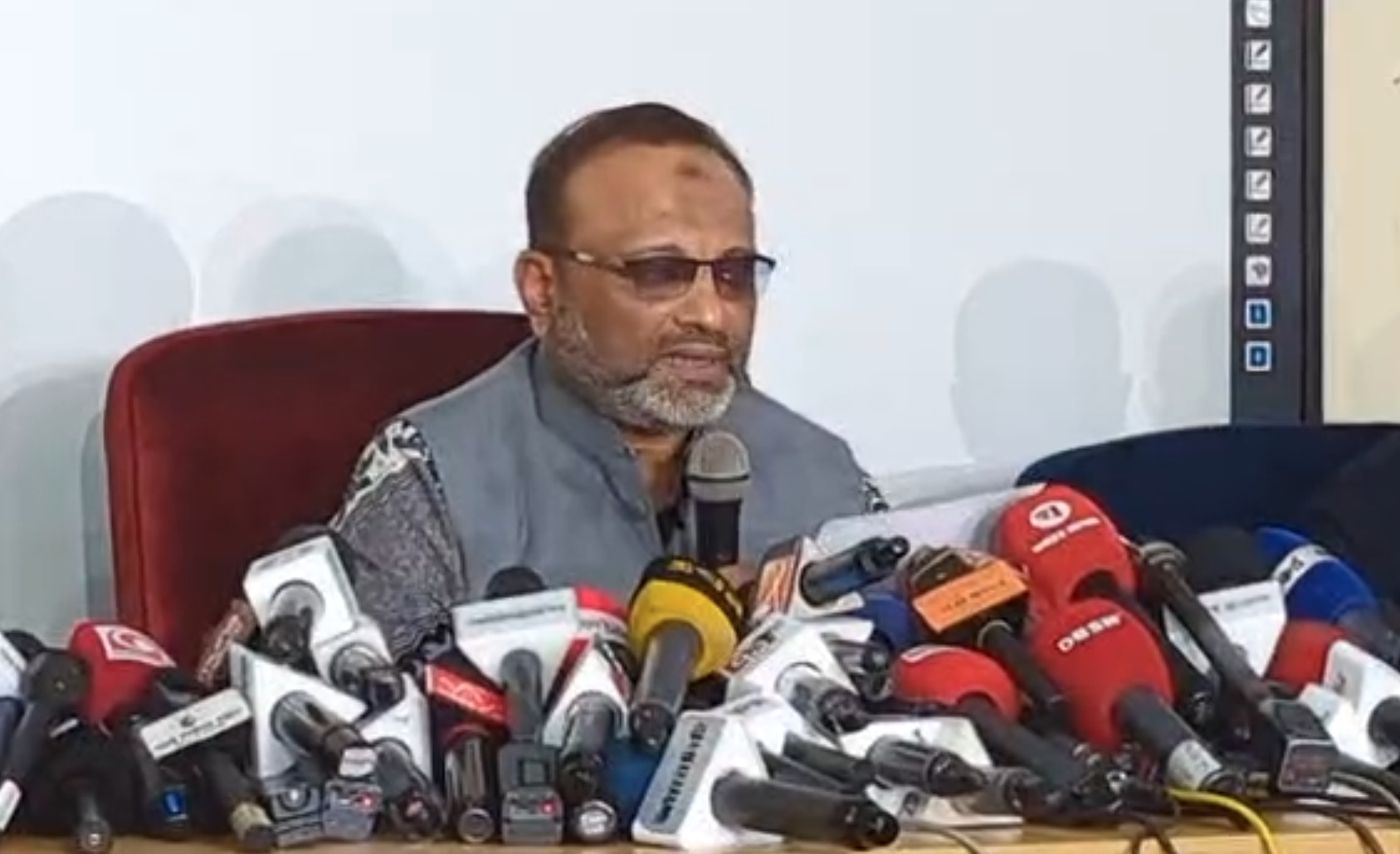 ঢাকা বিশ্ববিদ্যালয়ের সঙ্গে থাকছে না সাত কলেজ