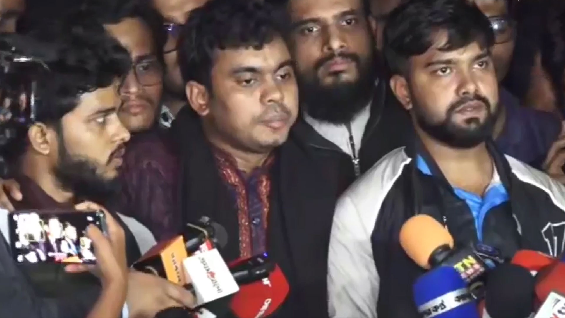 নিউমার্কেট থানা ঘেরাও কর্মসূচি ৭ কলেজ শিক্ষার্থীদের, ২৪ ঘণ্টার আল্টিমেটাম