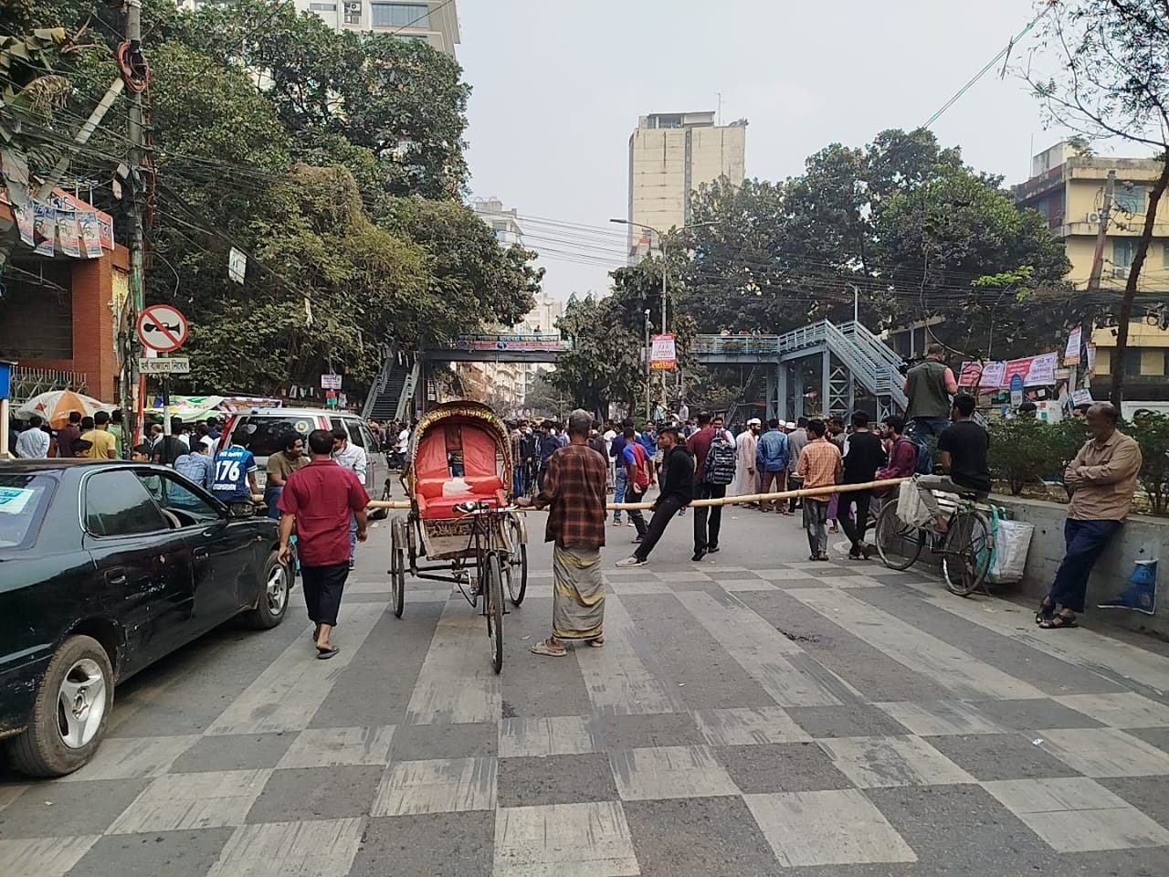 আবারও সড়ক অবরোধে তিতুমীর শিক্ষার্থীরা