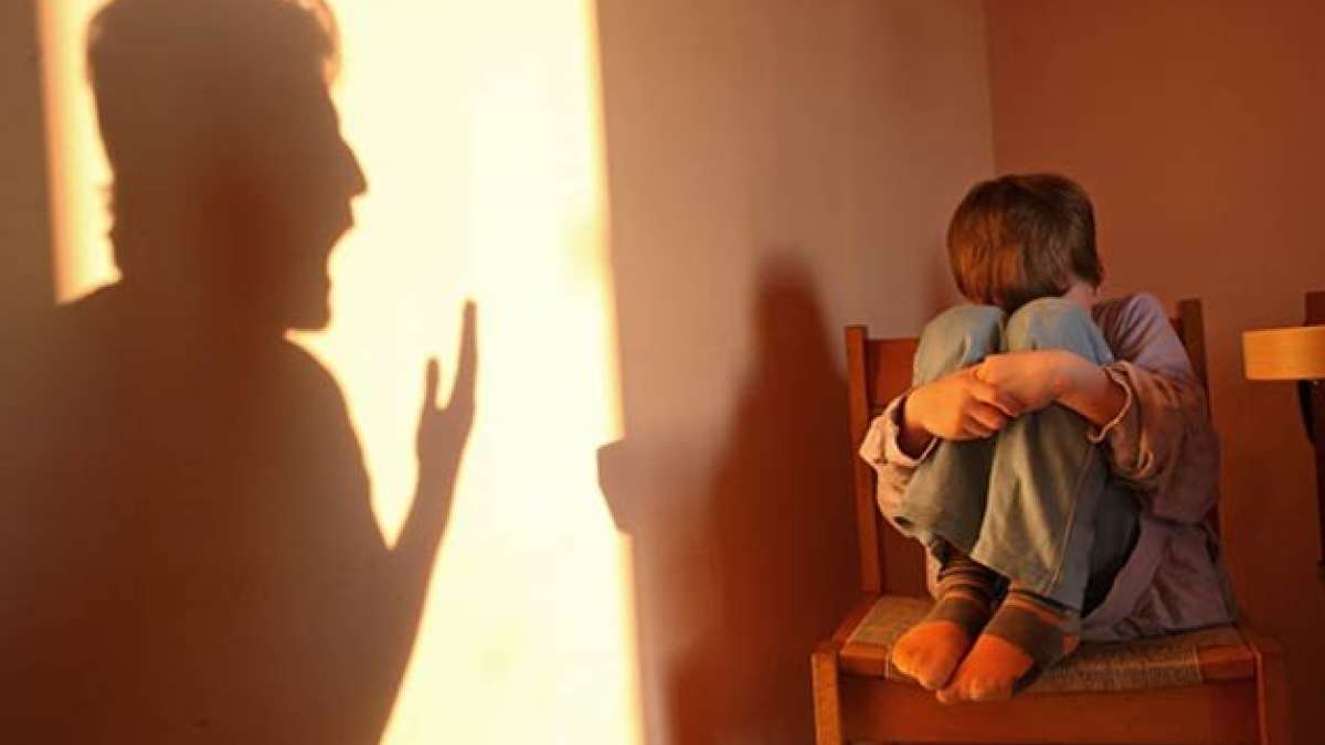 শিশুকে মারধর করে যেসব ক্ষতি করছেন