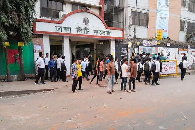 সায়েন্সল্যাবে সিটি কলেজ ও আইডিয়াল কলেজ শিক্ষার্থীদের সংঘর্ষ