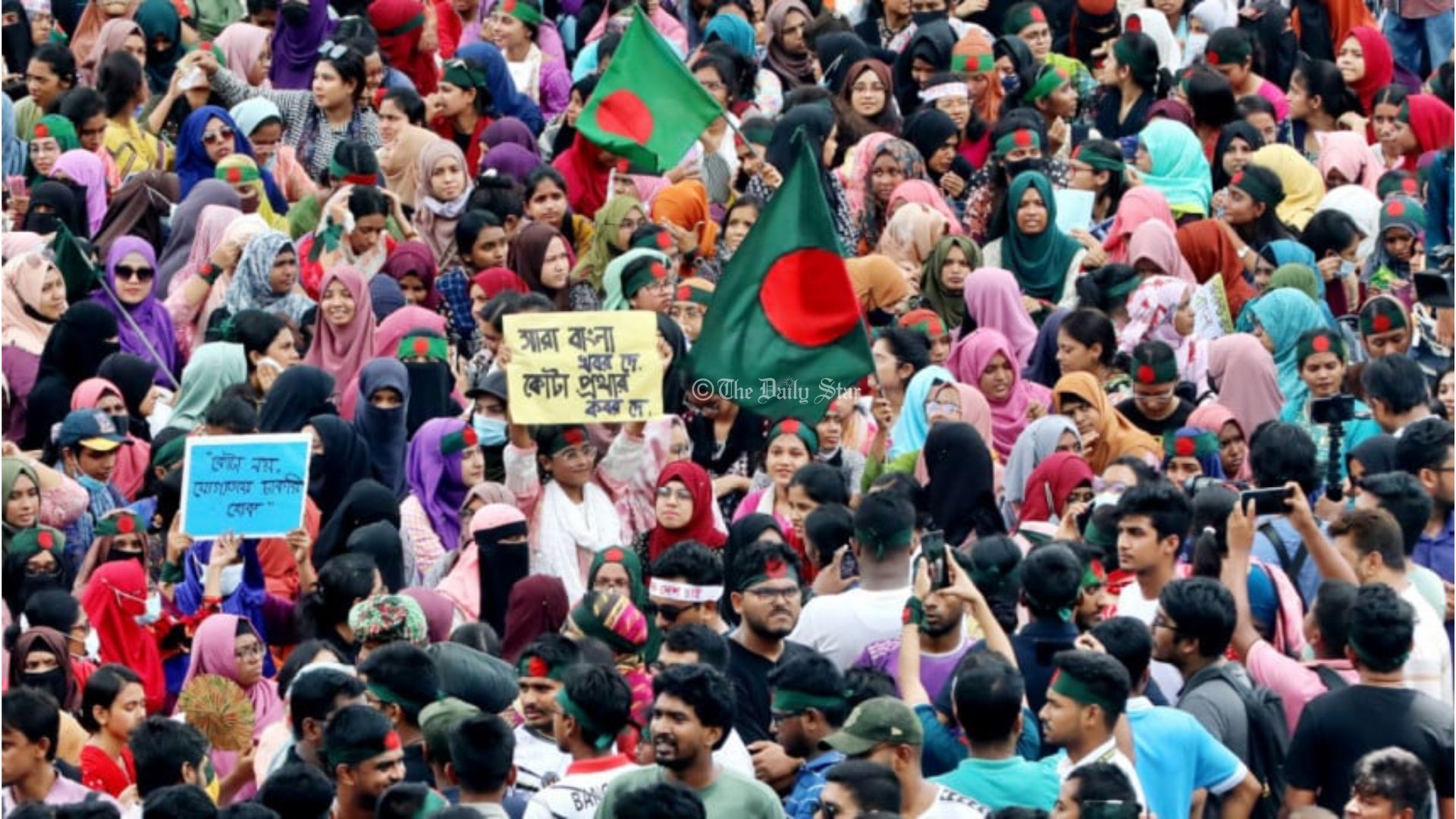 আন্দোলনকারী নারীদের ওপর যৌন নিপীড়নও চালিয়েছে আওয়ামী লীগ