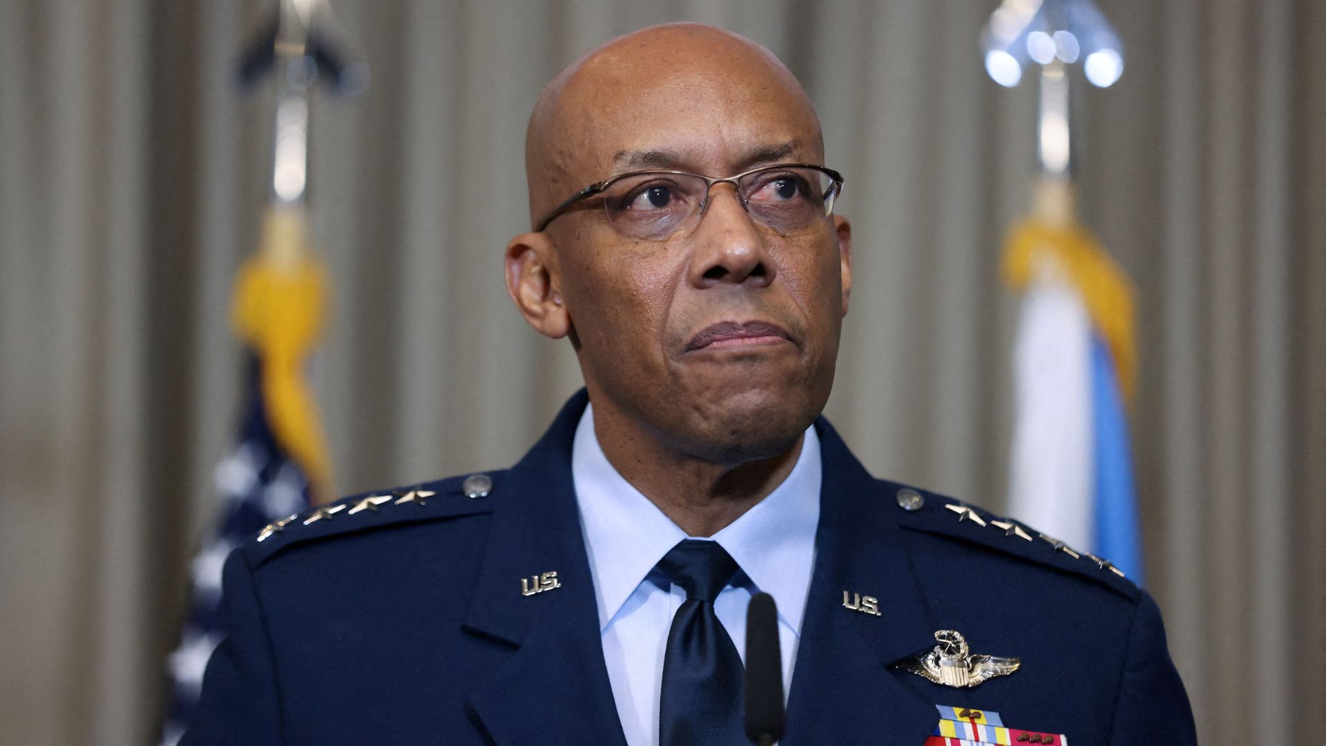 বৈচিত্র্য নীতি সমর্থনকারী শীর্ষ জেনারেলকে বরখাস্ত করলেন ট্রাম্প