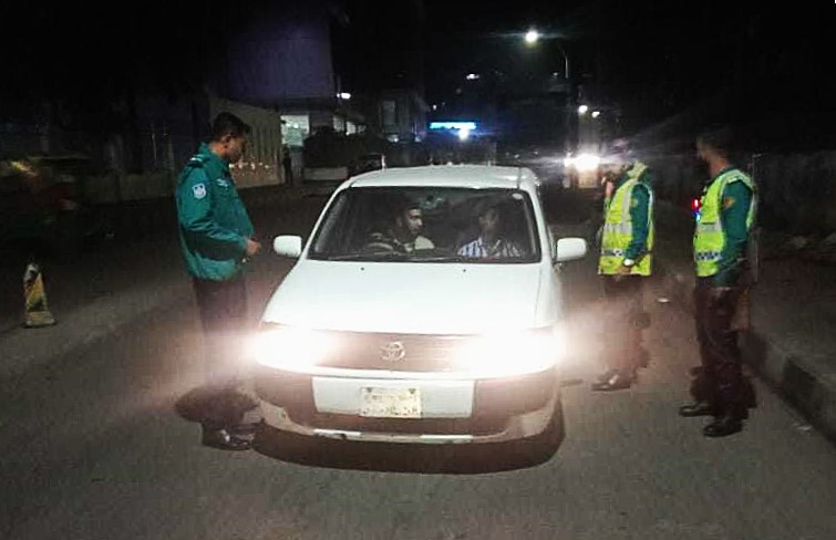 ‘টার্গেট’ এলাকায় জোরদার অভিযান, অলিগলি টহলে মোটরসাইকেল