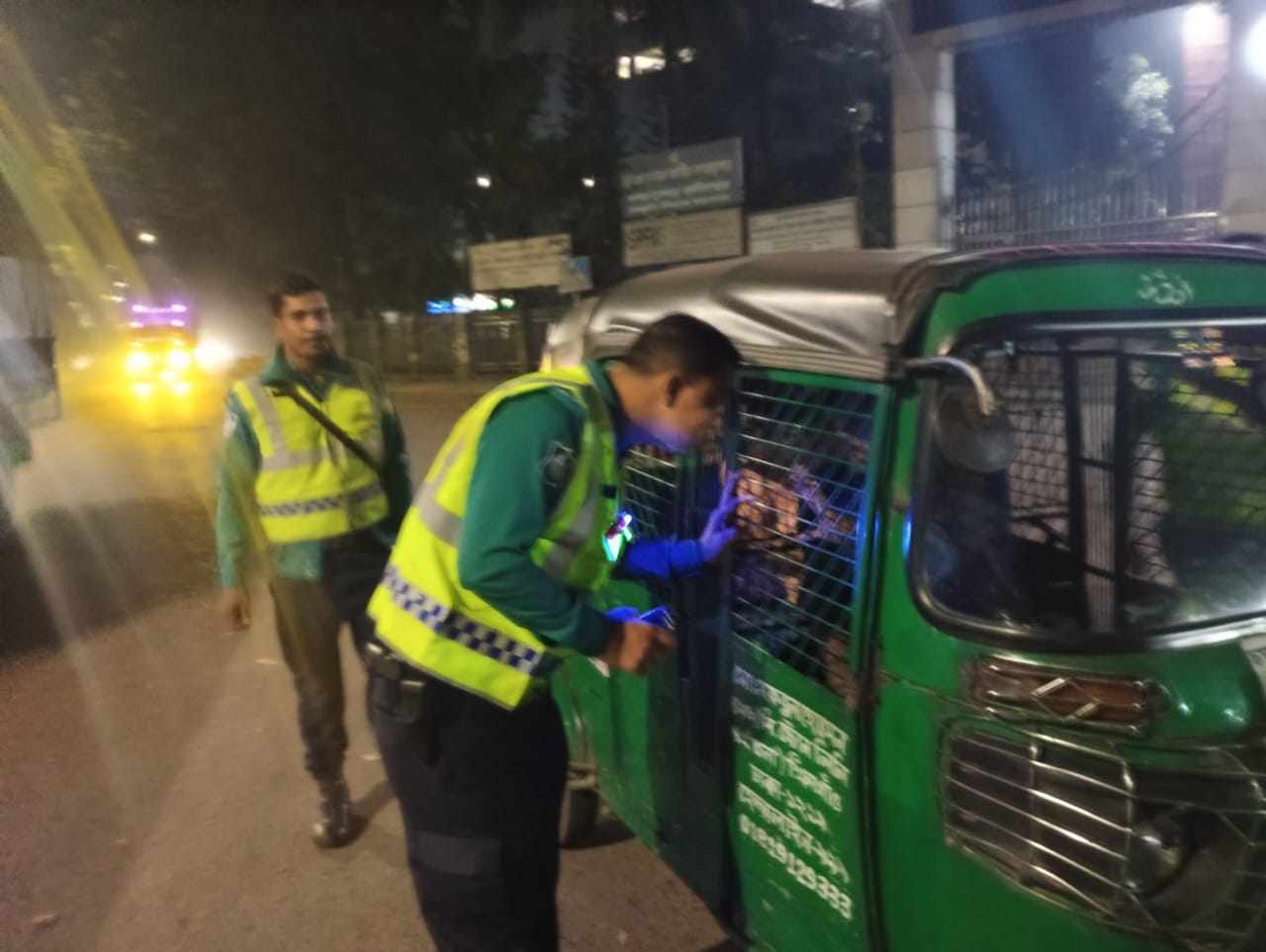 ঢাকায় ২৪ ঘণ্টায় ৫০০ টহল দল, পুলিশের ৫৪ চেকপোস্ট, গ্রেপ্তার ২৪৮: ডিএমপি