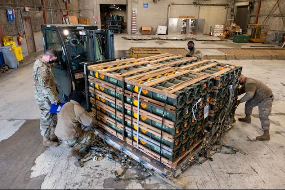 ৩ বছরে ইউক্রেনকে ৬৬ বিলিয়ন ডলারের যেসব অস্ত্র দিয়েছে যুক্তরাষ্ট্র