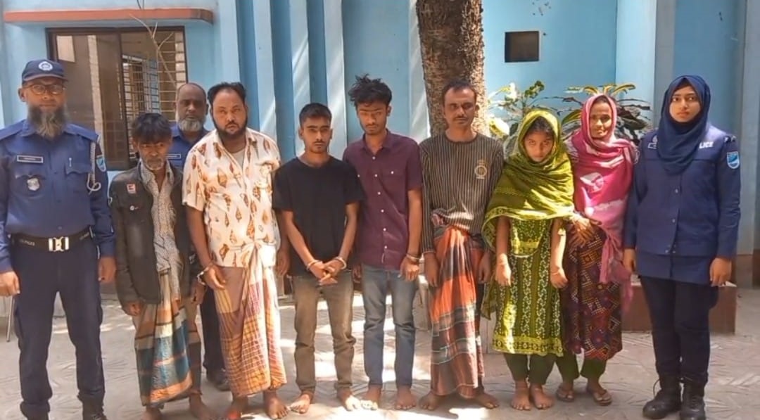 সাভারে ডাকাতি ও ছিনতাইয়ের অভিযোগে আটক ৭