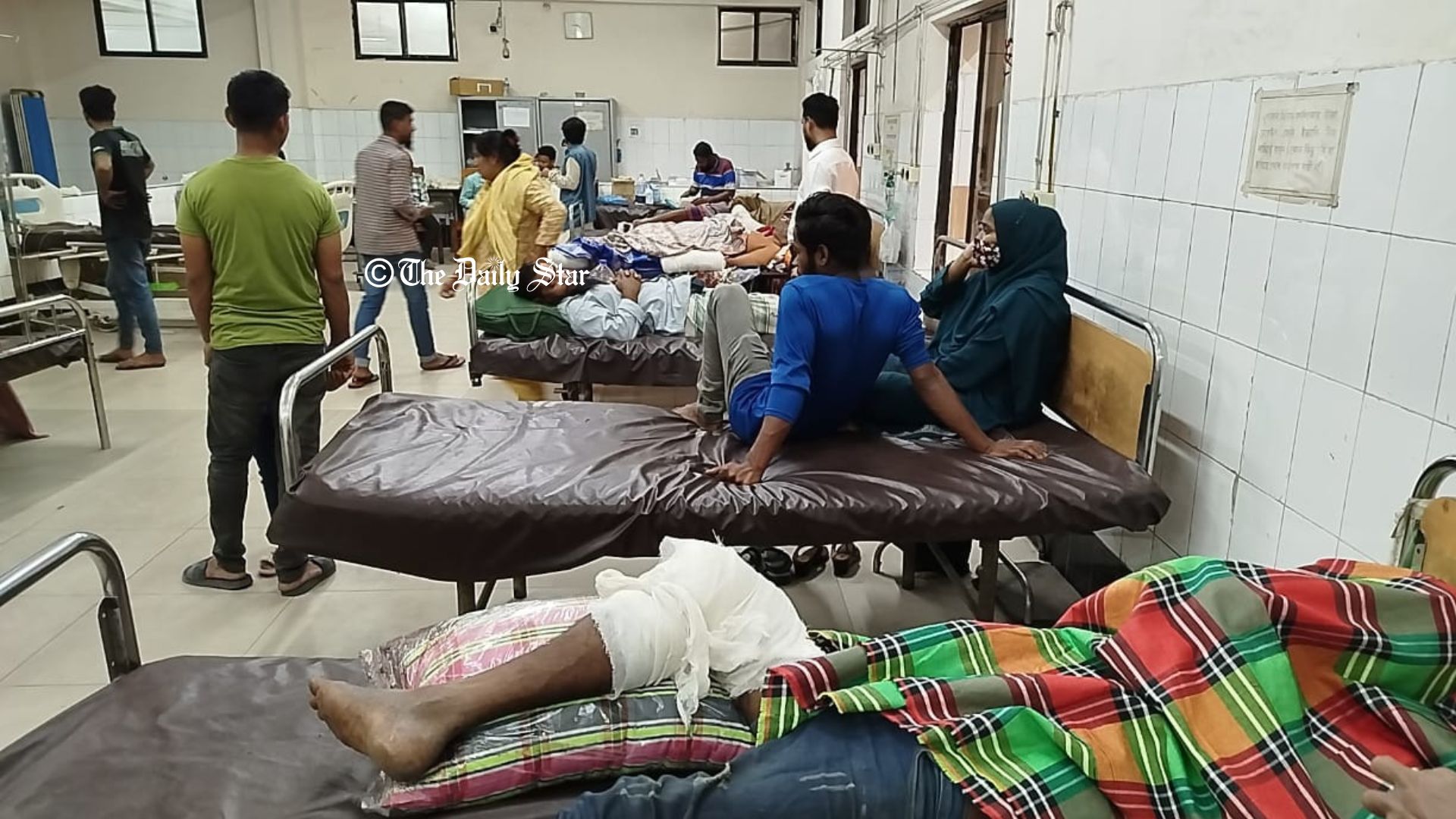 পঙ্গু হাসপাতালে কর্মীদের সঙ্গে গণঅভ্যুত্থানে আহতদের সংঘর্ষ, কর্মবিরতি