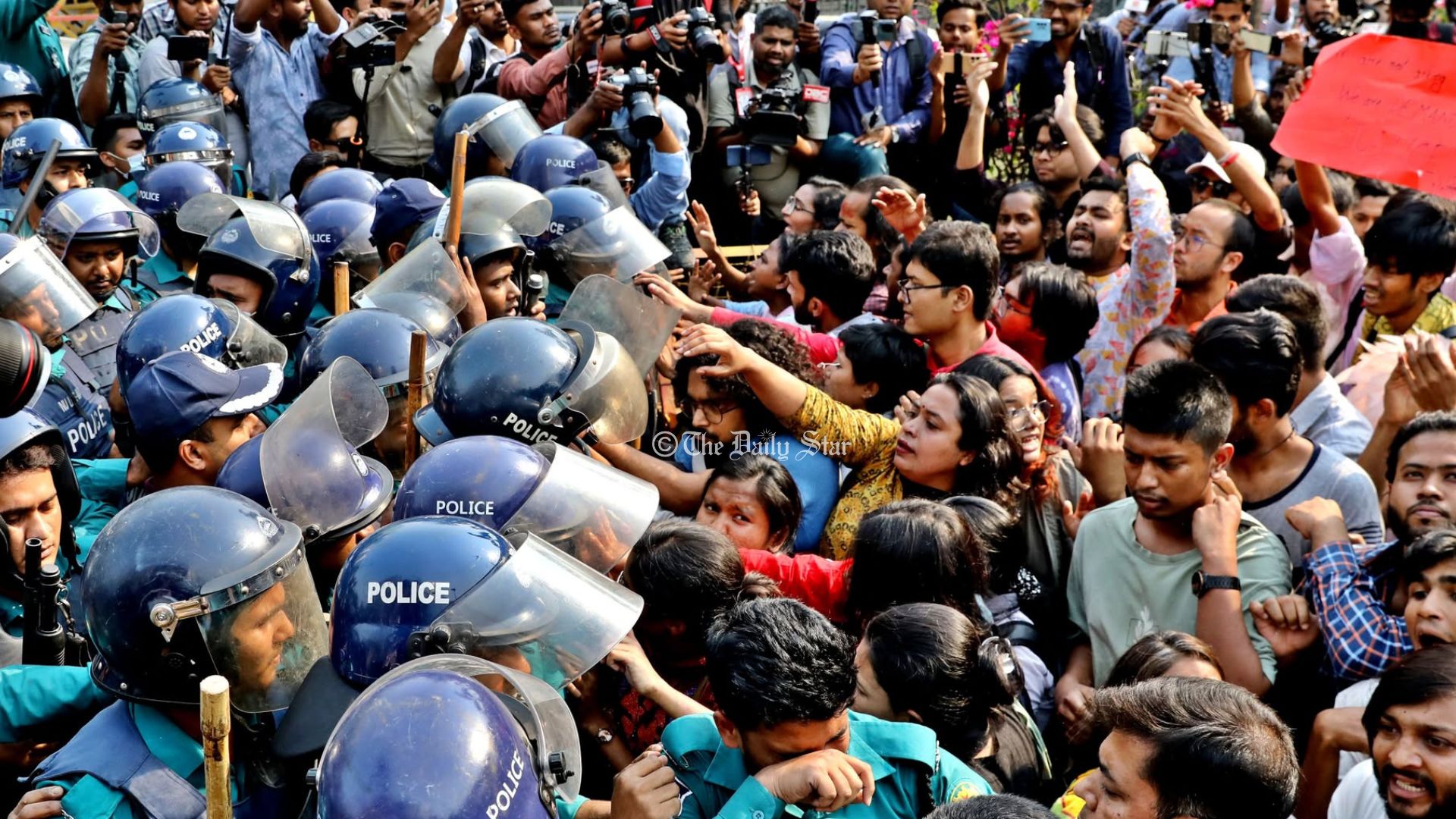 স্বরাষ্ট্র উপদেষ্টার পদত্যাগ দাবিতে গণআন্দোলনের ডাক ‘ধর্ষণ-নিপীড়নের বিরুদ্ধে বাংলাদেশের’