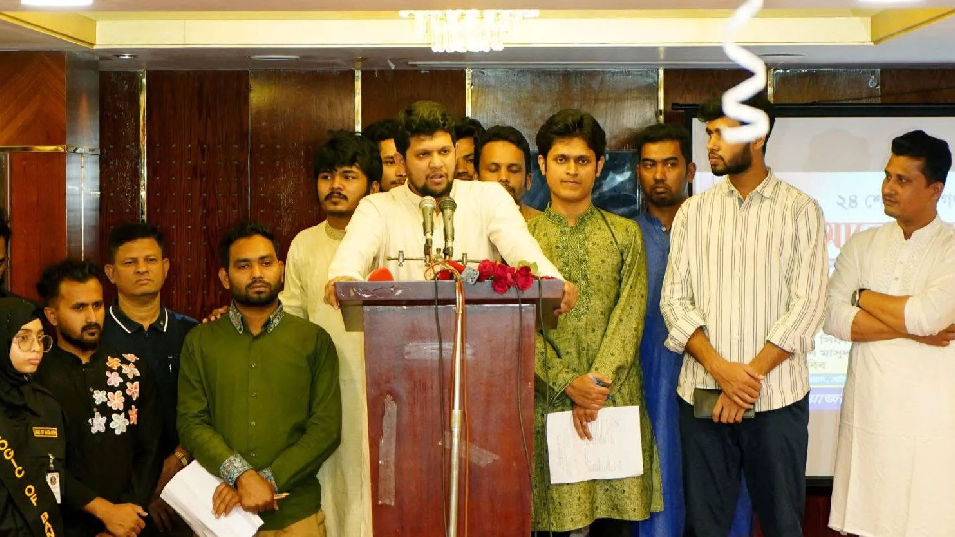 আওয়ামী লীগ বিদেশ থেকে আসা ‘প্রতিস্থাপিত শক্তি’: মাহফুজ আলম