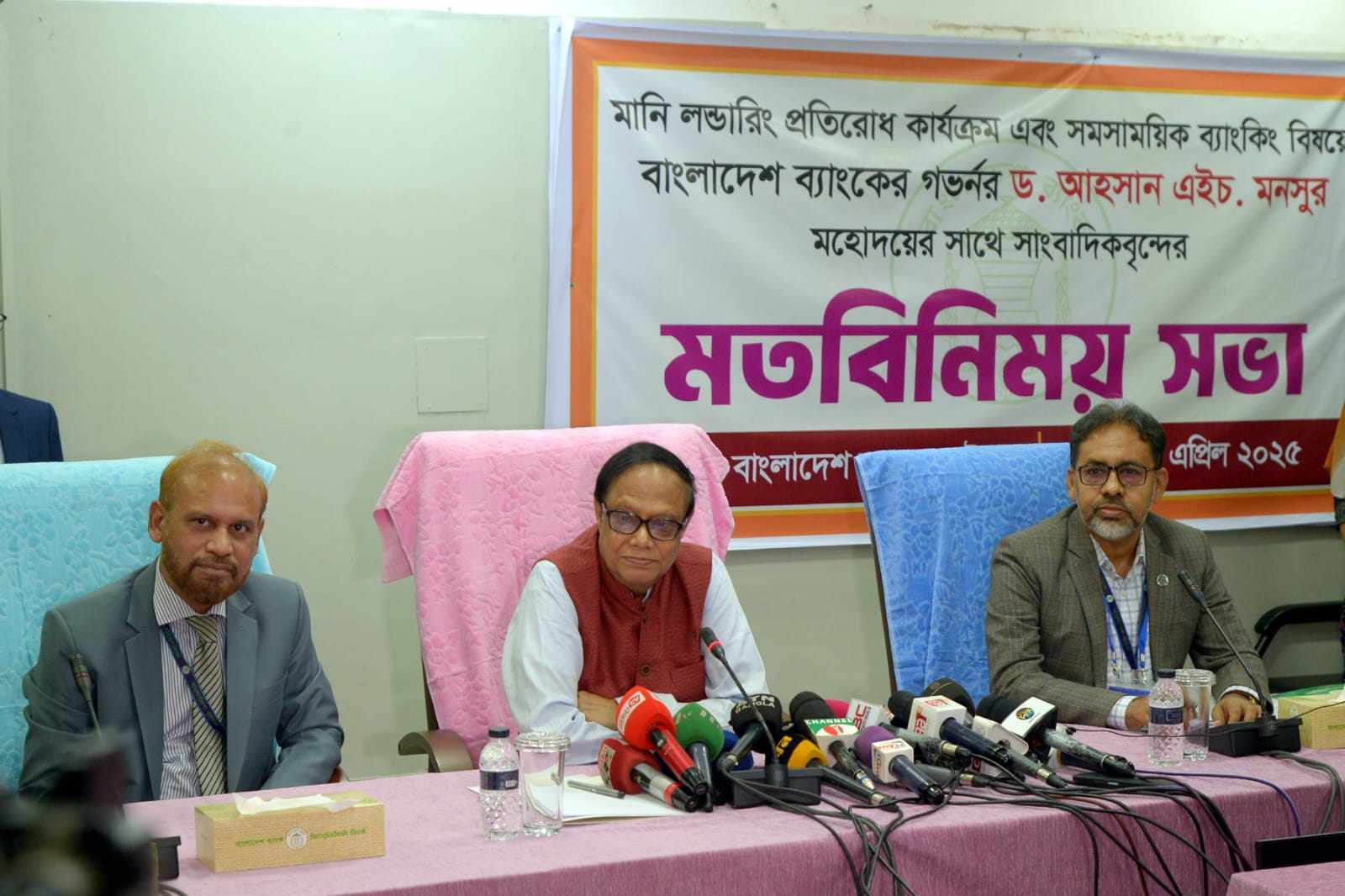 পাচার অর্থ ফেরাতে আপসের পথ ভাবছে সরকার: গভর্নর