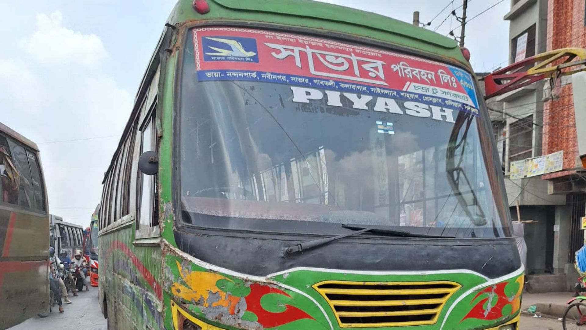 সাভারে দিনদুপুরে চলন্ত বাসে ছিনতাই, স্বর্ণালংকার লুট