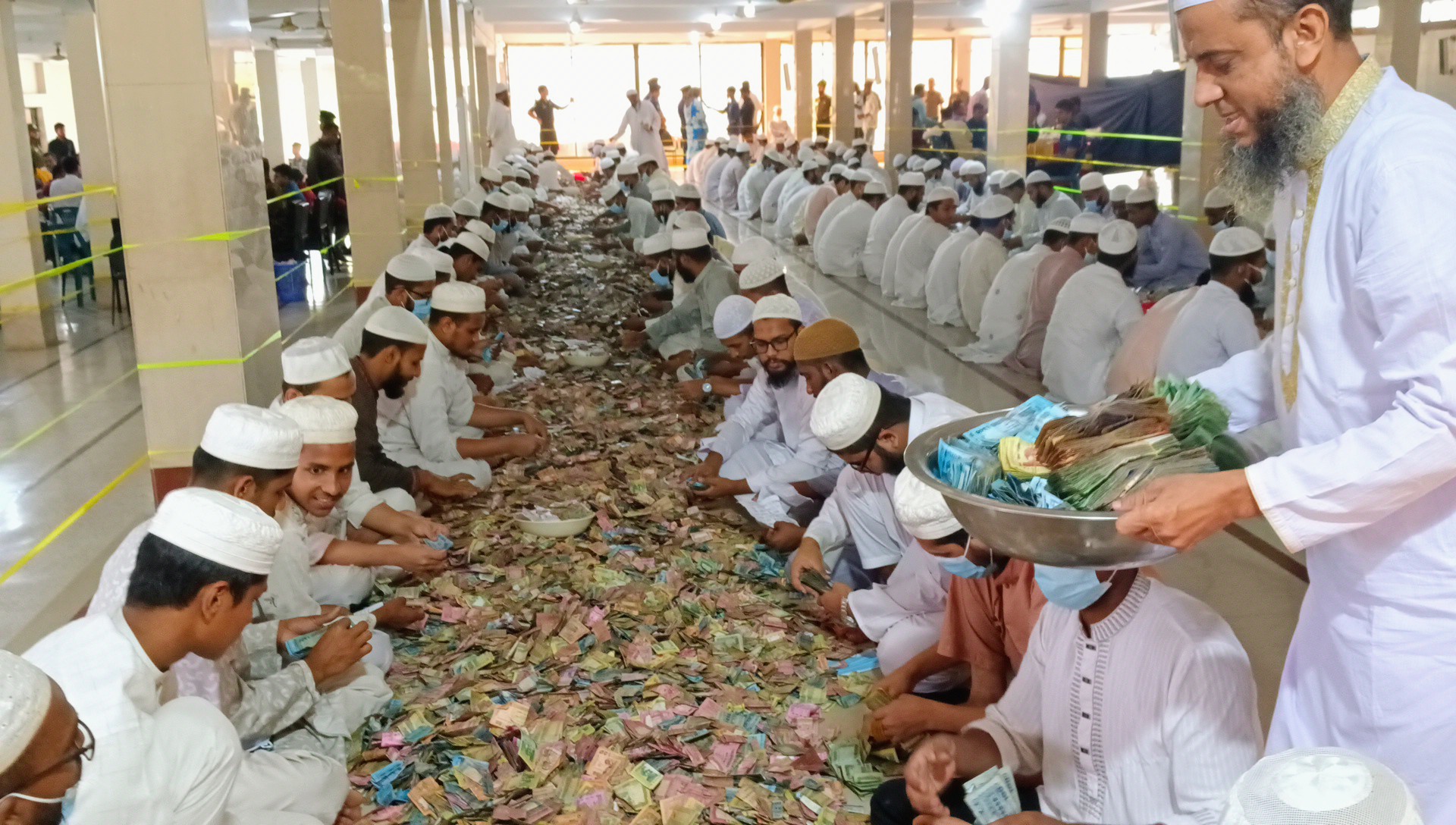 পাগলা মসজিদের দানবক্সে মিলল ২৮ বস্তা টাকা, চলছে গণনা