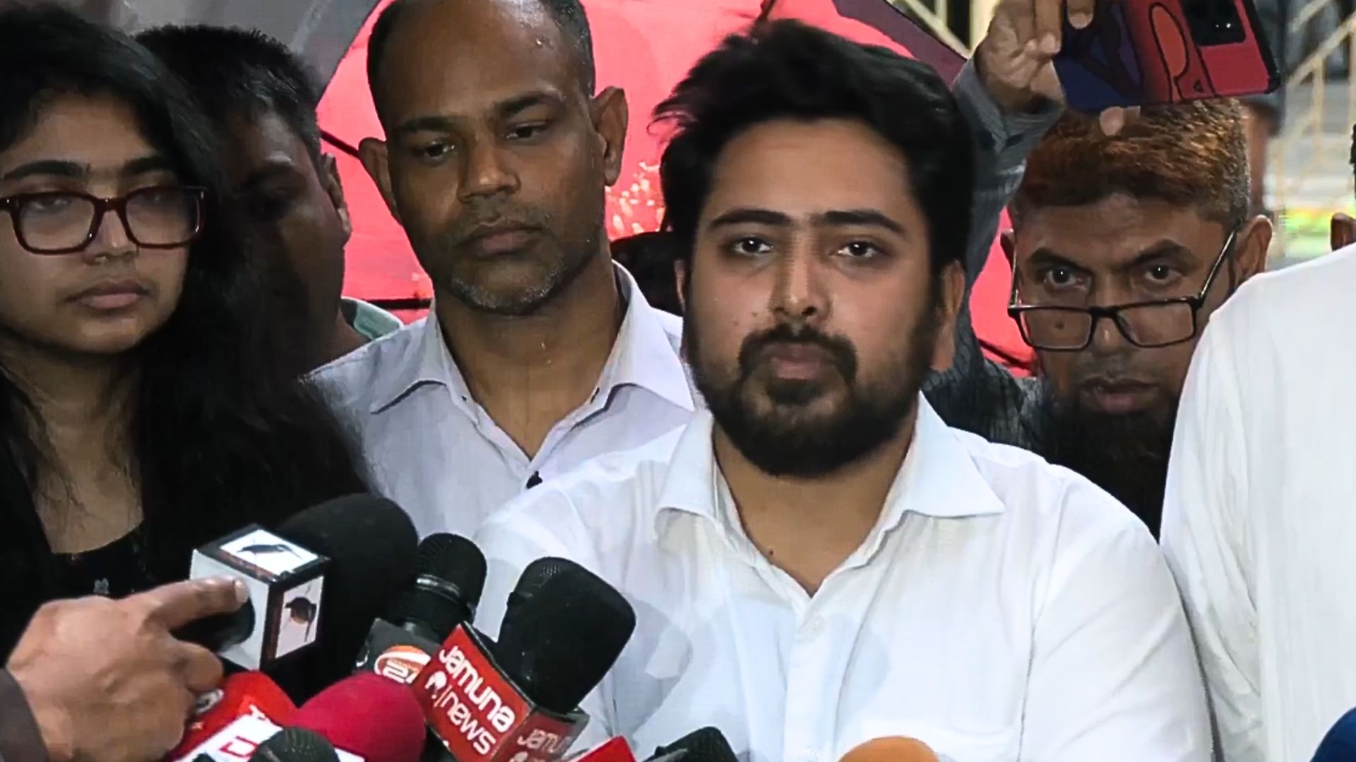 প্রশাসন অনেক জায়গায় বিএনপির পক্ষে কাজ করছে, এ অবস্থায় নির্বাচন সম্ভব নয়: নাহিদ ইসলাম