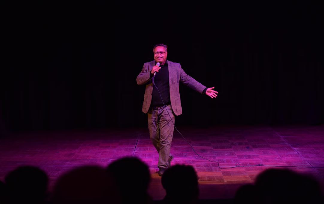 ঢাকায় স্ট্যান্ড-আপ কমেডি যেভাবে জনপ্রিয় হয়ে উঠল