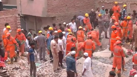 দিল্লিতে ভবন ধসে ৪ জন নিহত