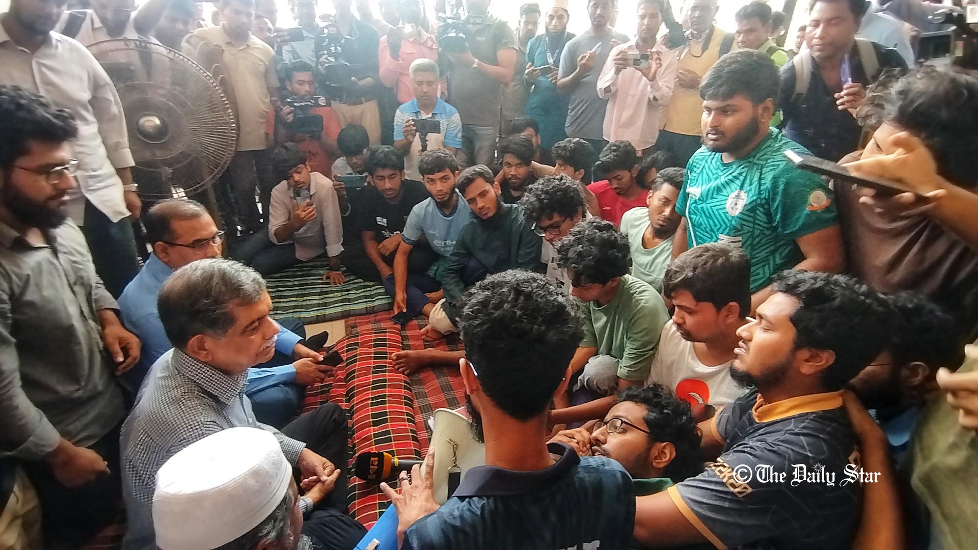 কুয়েট শিক্ষার্থীদের কণ্ঠস্বর উপেক্ষা সরকারের হঠকারী সিদ্ধান্ত: বিশ্ববিদ্যালয় শিক্ষক নেটওয়ার্ক