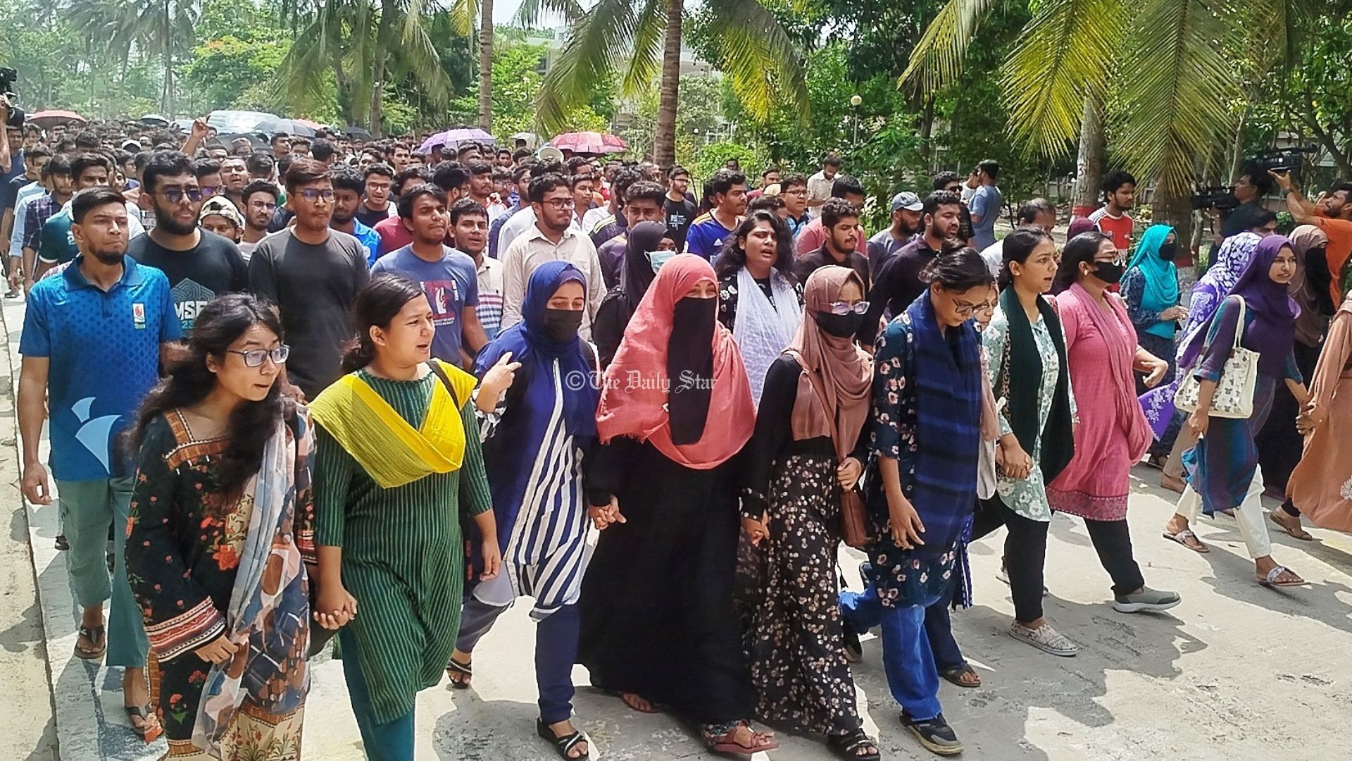 কুয়েটের ৩৭ শিক্ষার্থীর বহিষ্কারাদেশ প্রত্যাহার, সব হল খুলে দিলো বিশ্ববিদ্যালয় কর্তৃপক্ষ