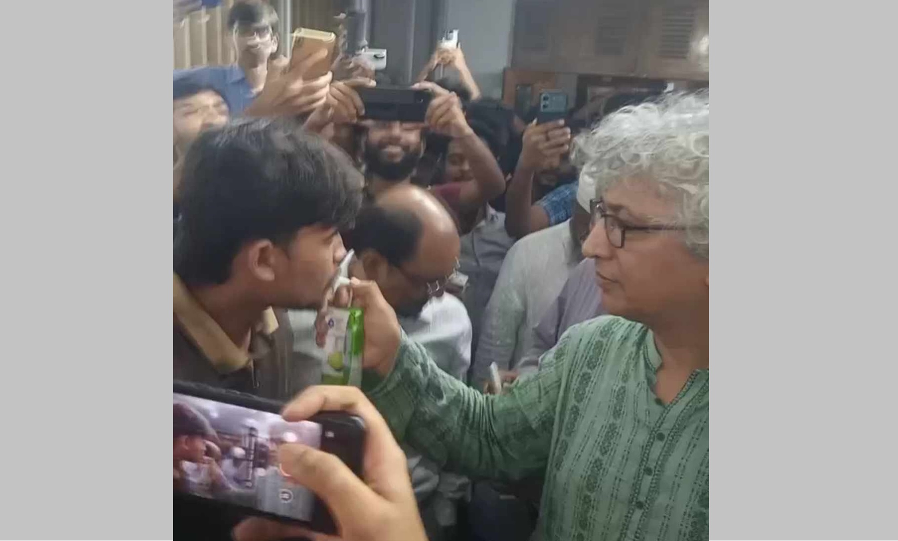 ৫৭ ঘণ্টার অনশন শেষে কুয়েট শিক্ষার্থীদের বিজয় মিছিল