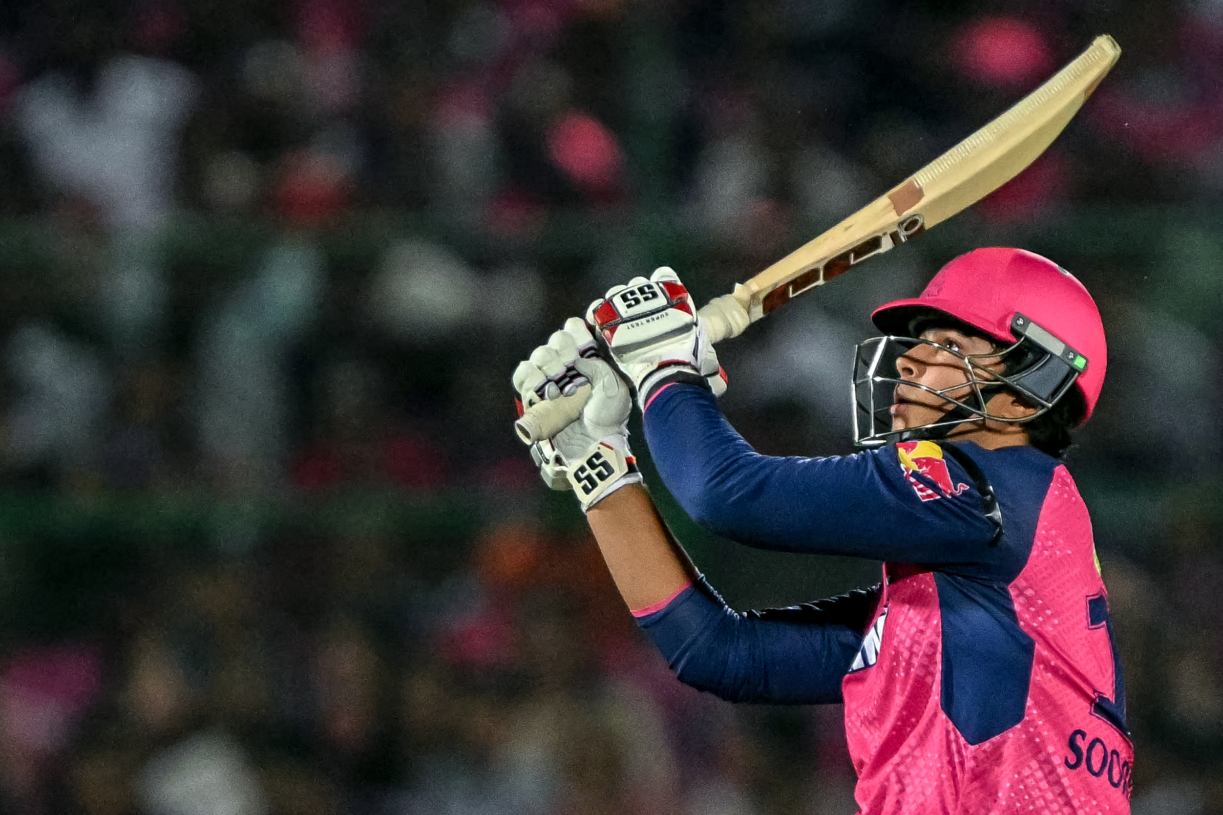 স্রেফ ১৪ বছর ৩২ দিন বয়সে সেঞ্চুরি হাঁকিয়ে বৈভবের ইতিহাস