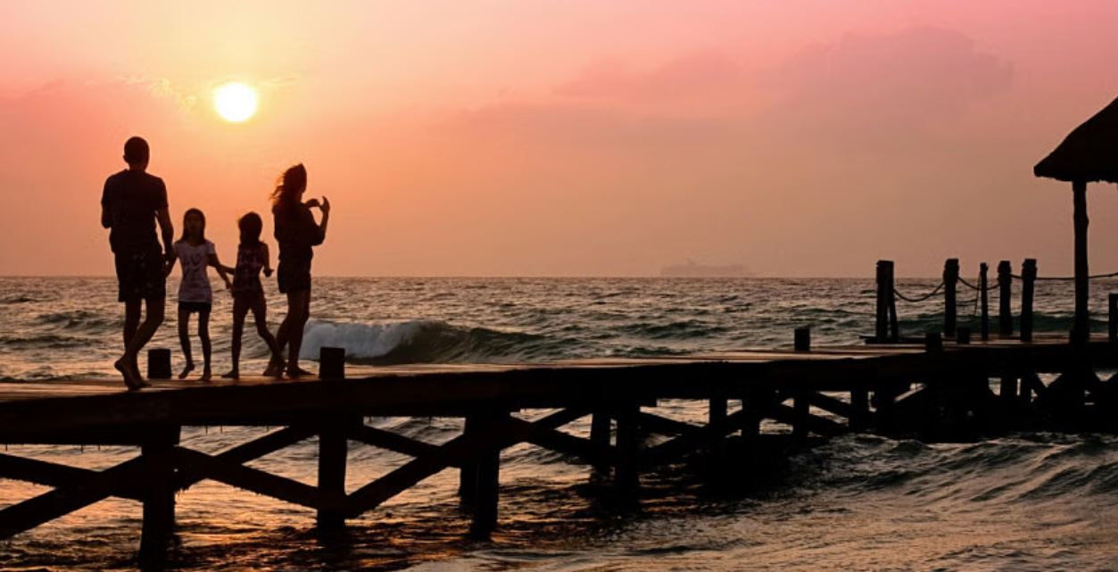 বাচ্চাদের নিয়ে বেড়াতে যেতে ভয়? এই কৌশলগুলো মেনে চলুন