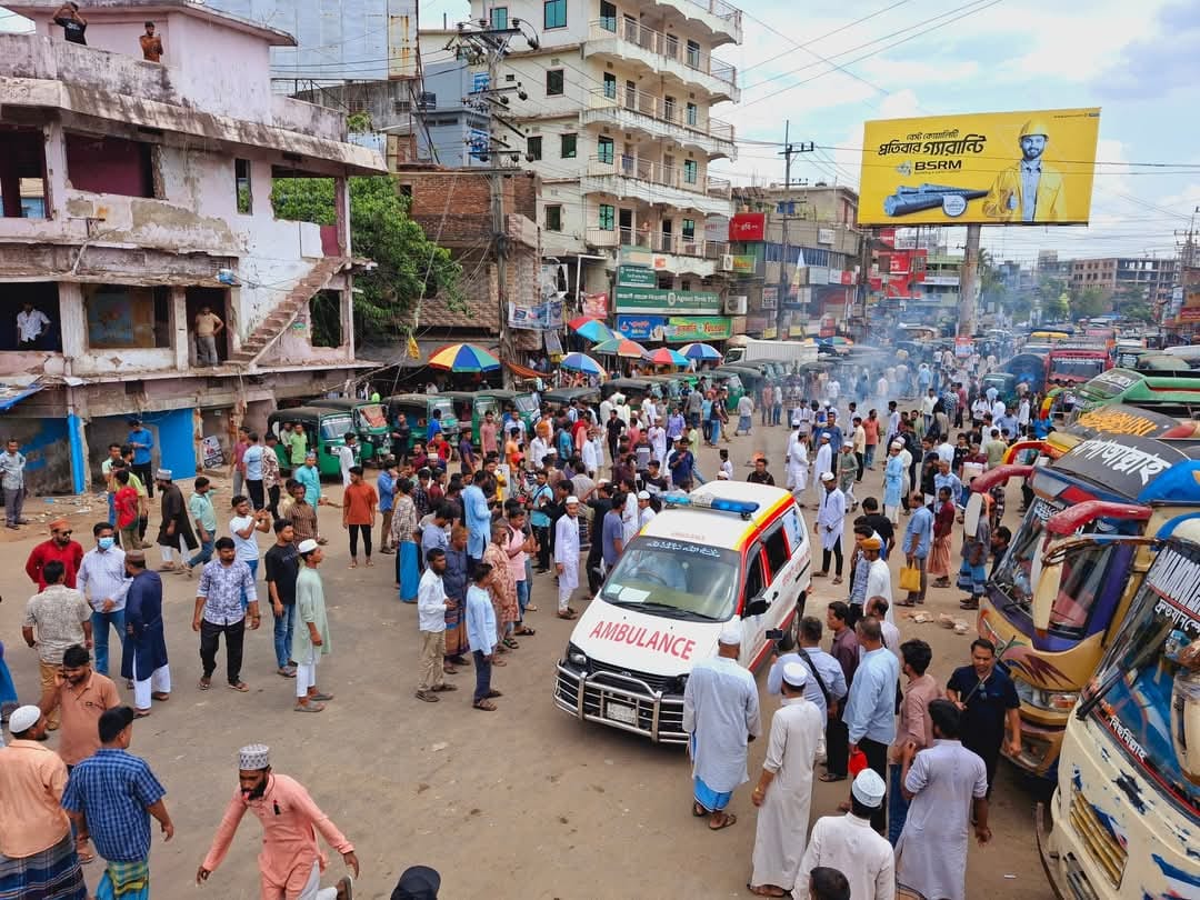 রইস উদ্দিনের হত্যাকারীদের গ্রেপ্তারের দাবিতে চট্টগ্রামে মহাসড়ক অবরোধ